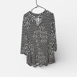 Dear Scarlet Black and White Geometric Women's Top size XL